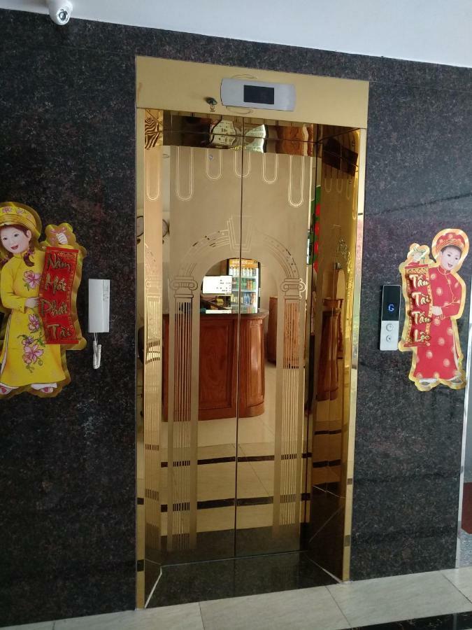 Thùy Dương *
